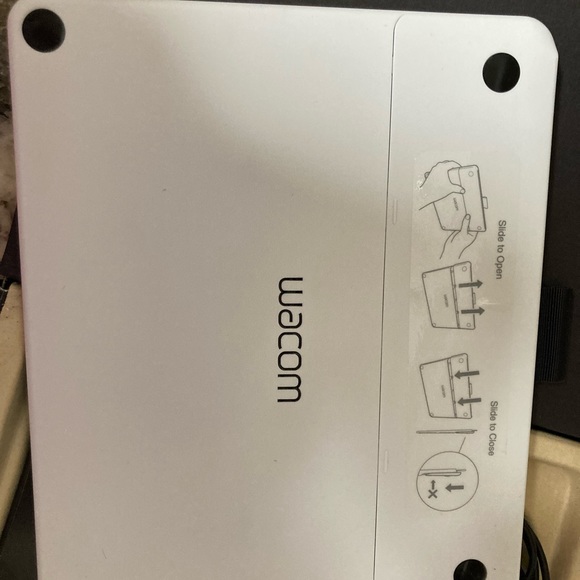 Wacom Intuos Creative Pen Tablet - Picture 2 of 7